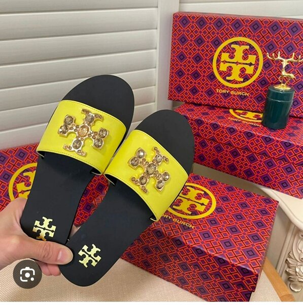 Ladies slippers