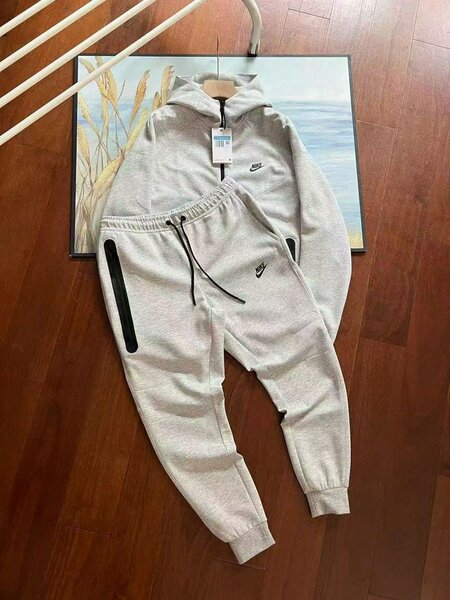 NIKE TECH FLEECE