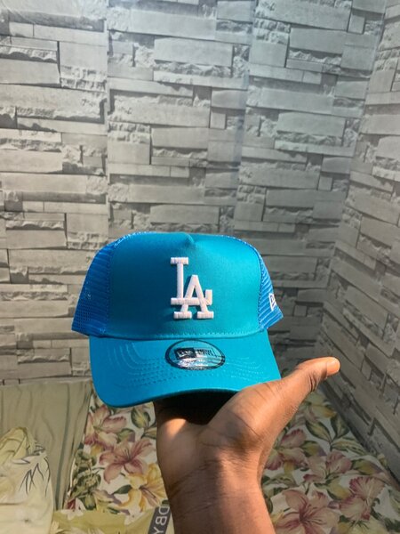 Casquette bleue LA