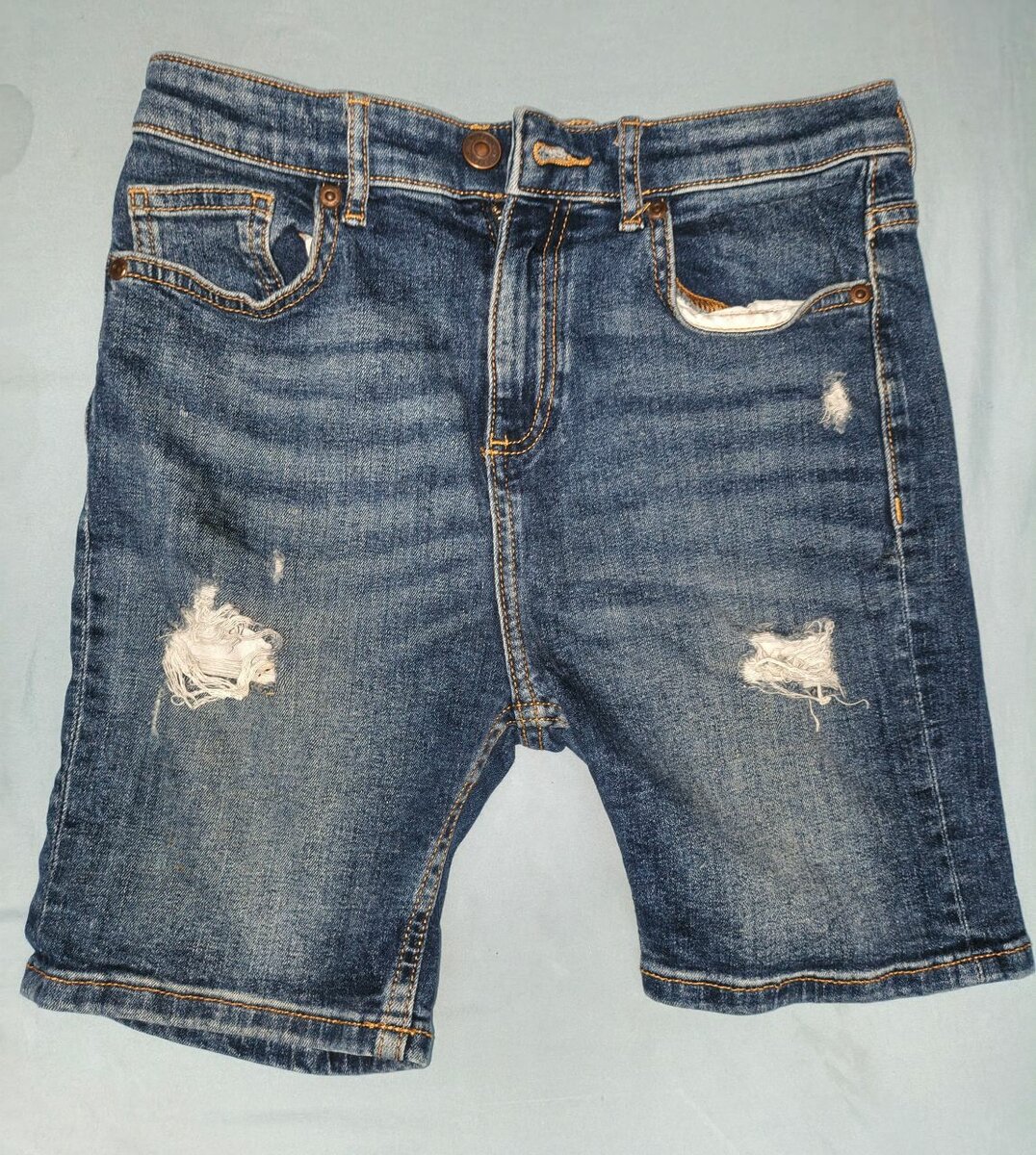 Shorts en jean déchiré design