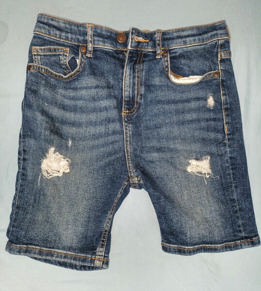 Shorts en jean déchiré design