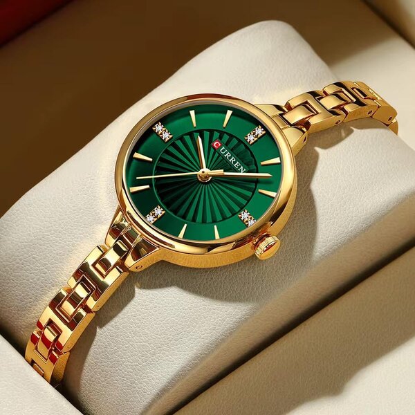 Montre Femme Dorée Élégante