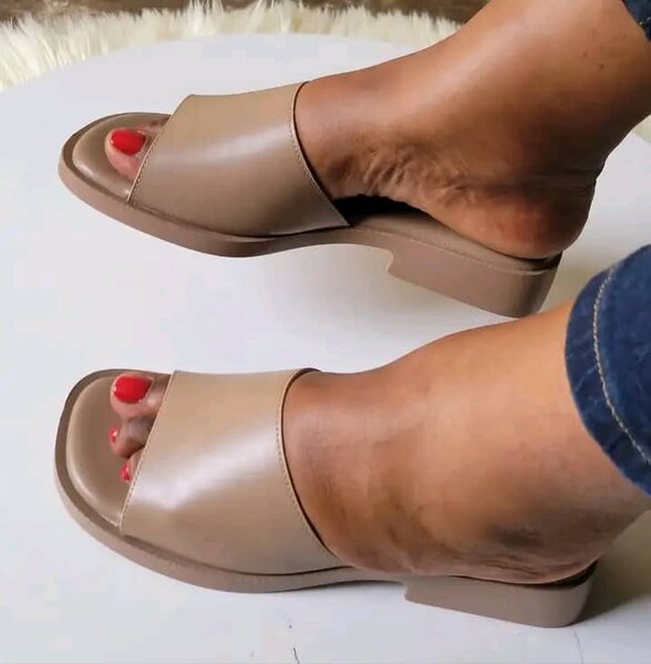 Mules ouvertes élégantes femme
