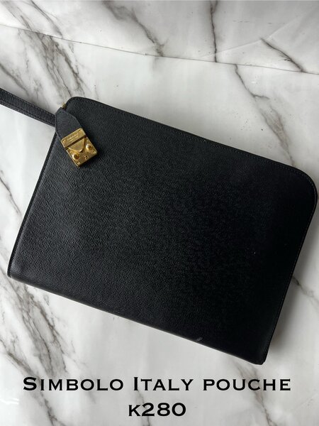 A thrift pouche