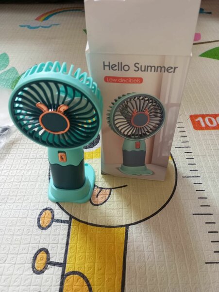 Selfie hands fan