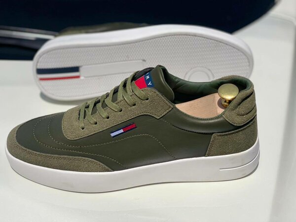 Chaussure Tommy Hilfiger original dans carton