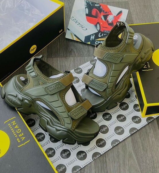 Sandles