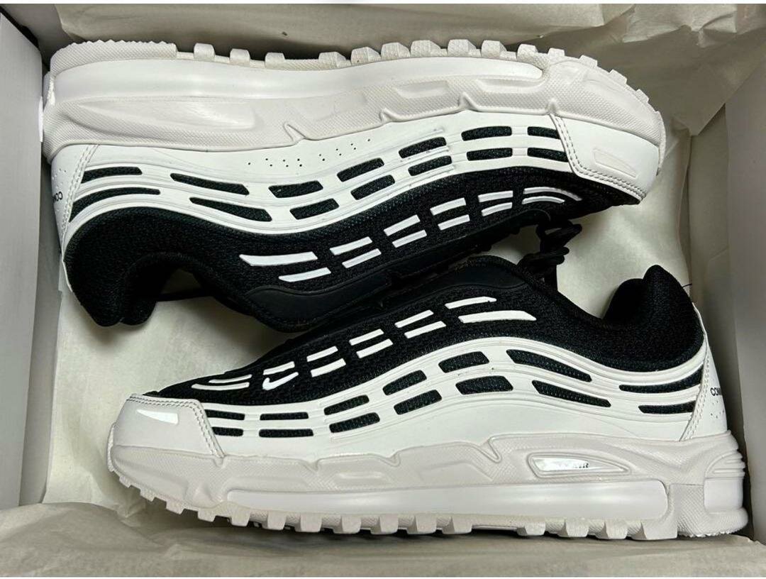 Baskets noires et blanches tendance
