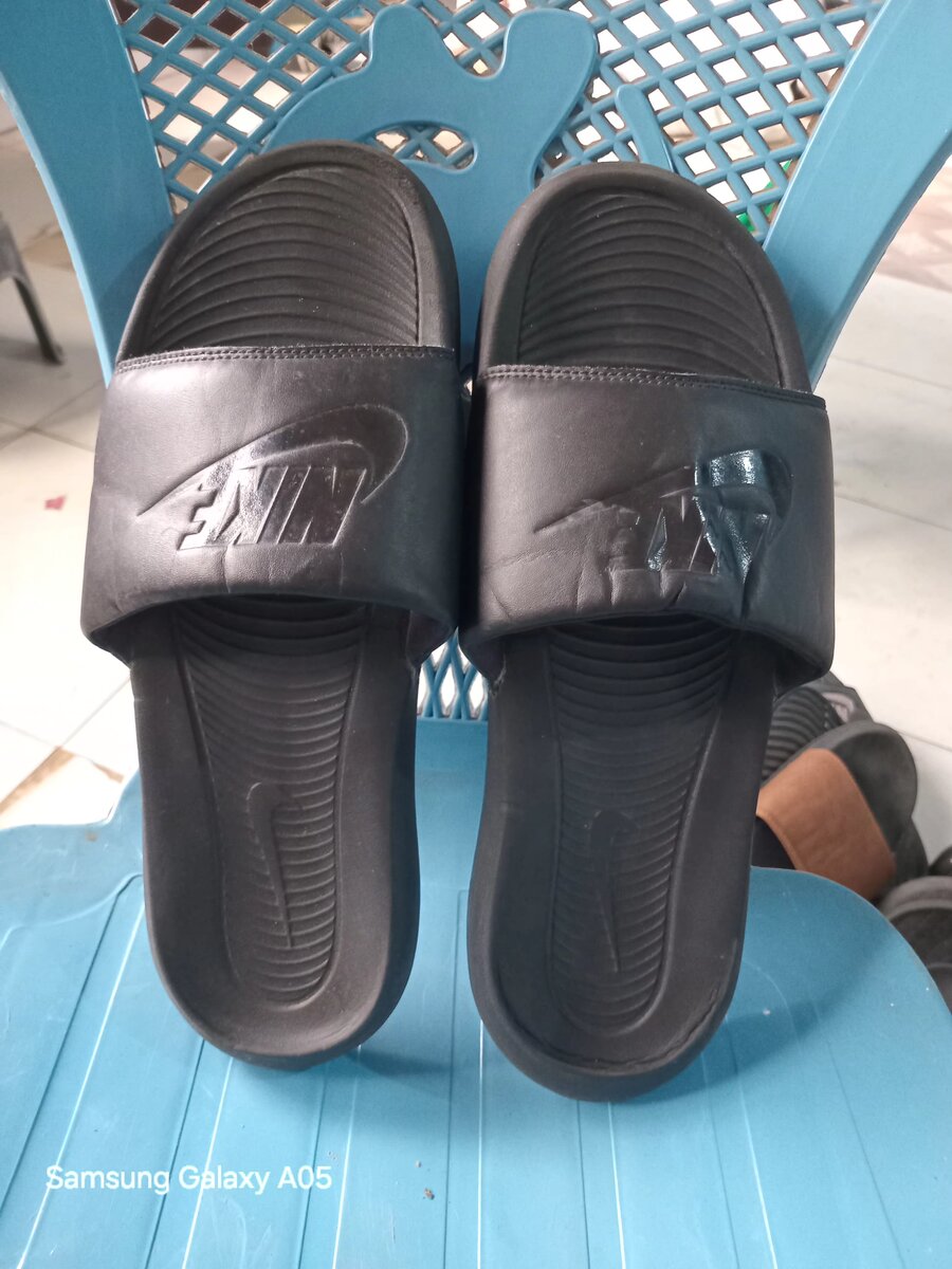 NIKE