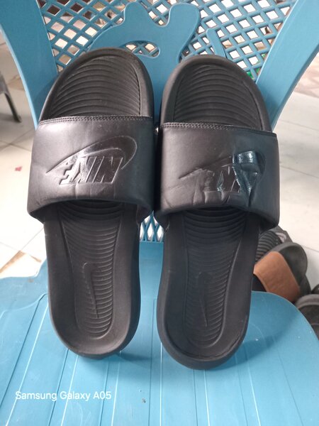 NIKE