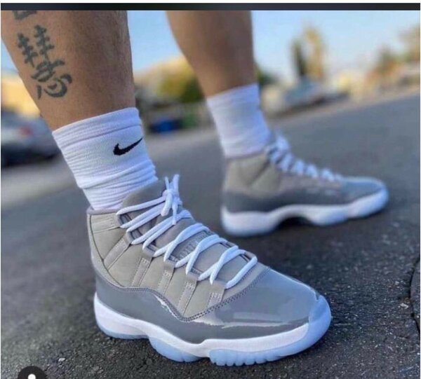 AIR JORDAN 11