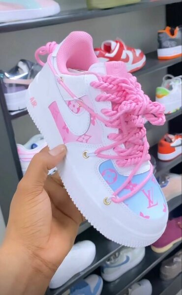 Nike Sneaker