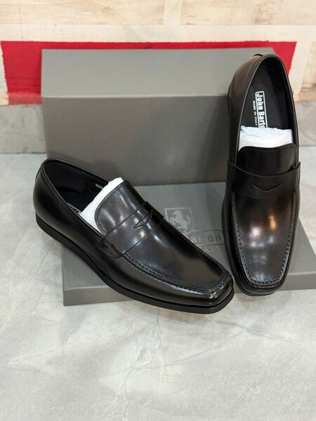 Chaussures habillées en cuir noir