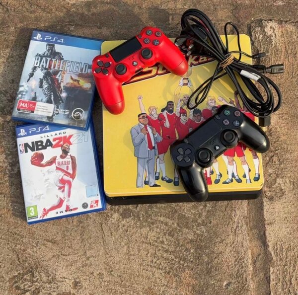 500 gig Two controllers one brand new NBA 2k25 Eafc 24 Two C