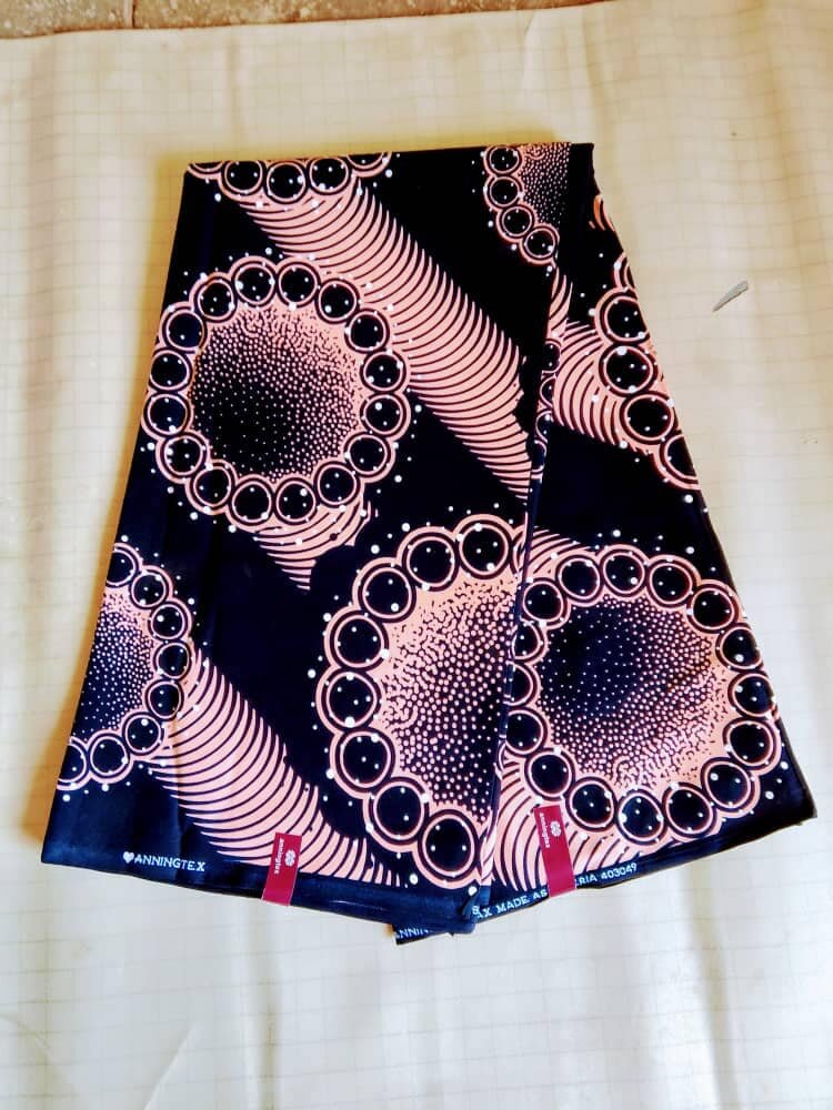 Tissu noir rose