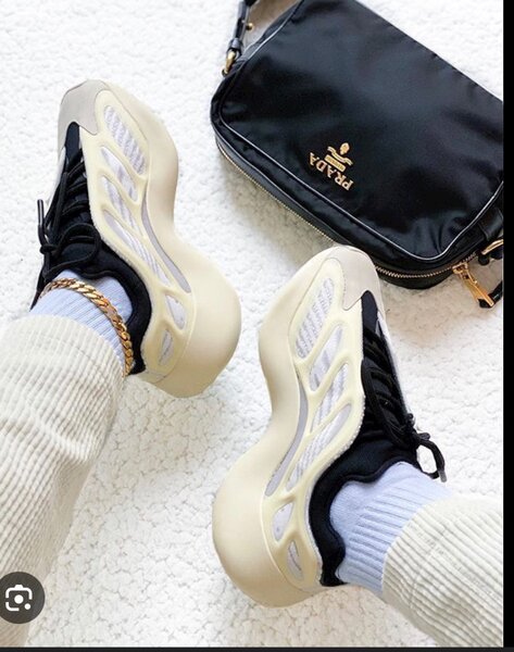 Yeezy v3  adidas