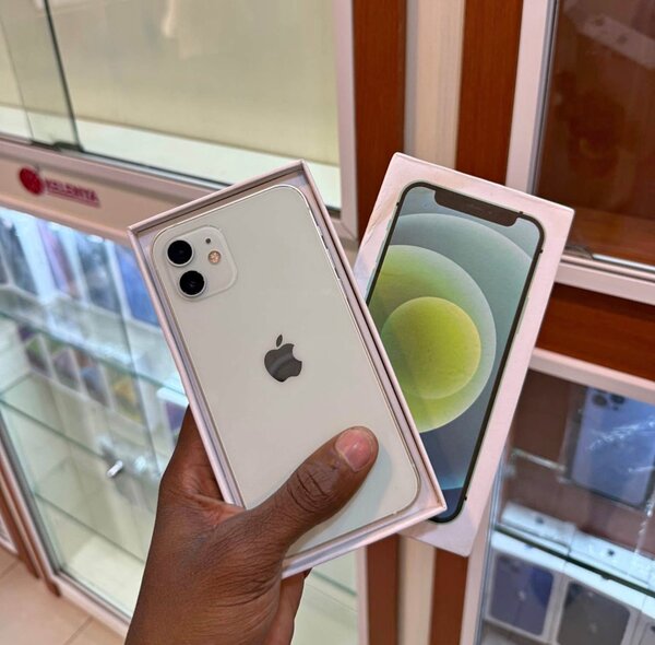 iPhone 12 simple