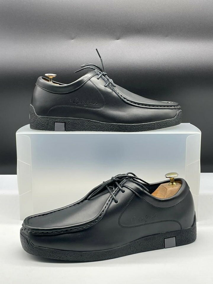 Chaussures, noires, à lacets