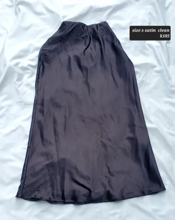 black skirt