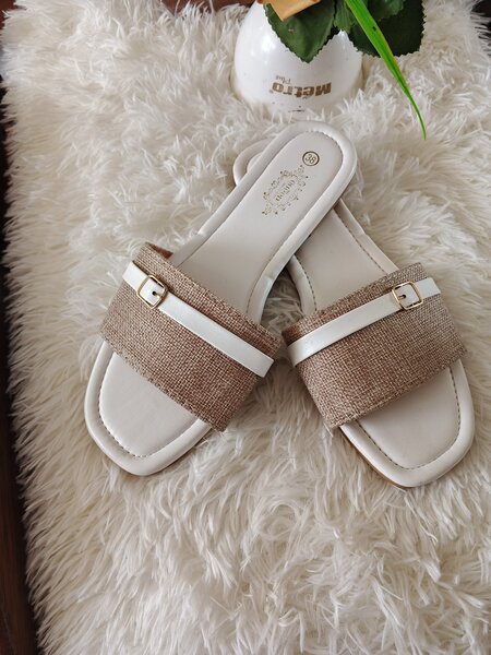 Sandales Élargies Chics