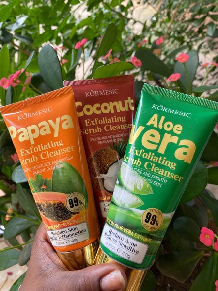 Face scrub cleanser