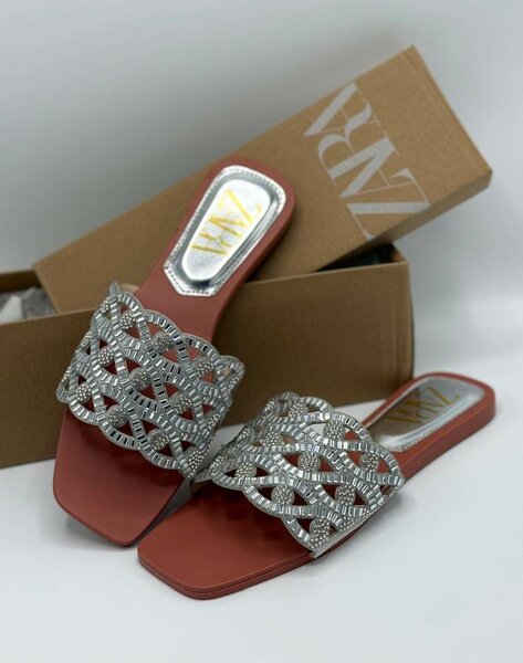 Ladies slippers