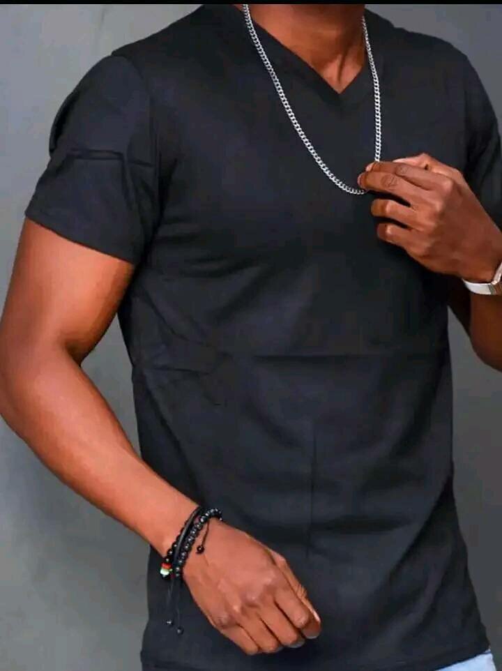 V-NECK T-SHIRT