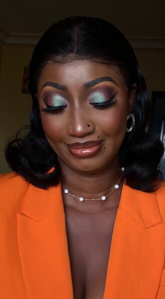 Makeup artist