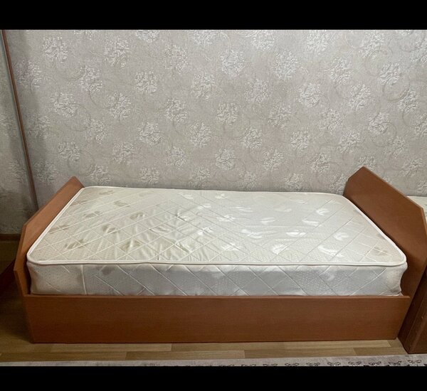 Кровать