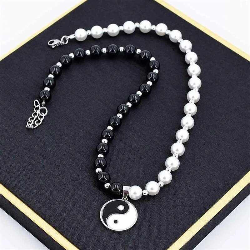neckchains and necklaces 