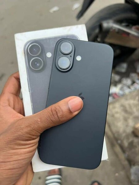 iPhone 16simple noir