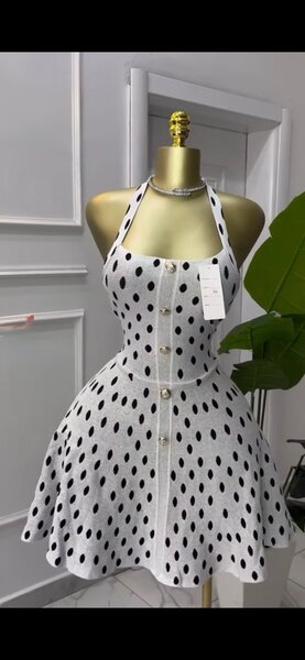 Robe Évasée à Pois Élégante