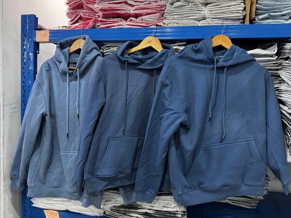 Sweat à capuche bleu unisexe