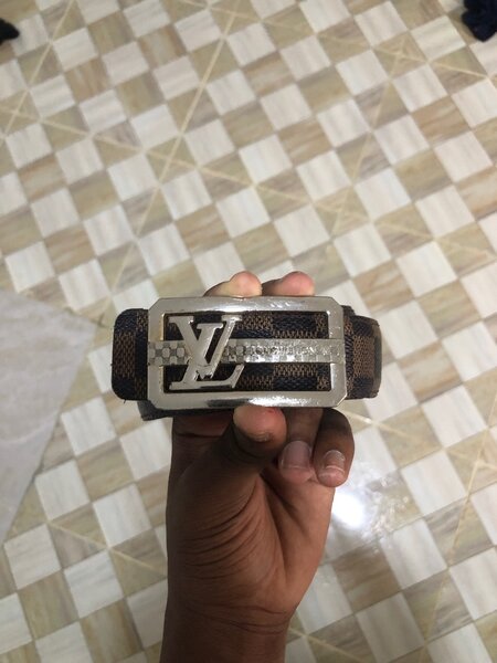 Ceinture LUIS VUITTON EN CUIR