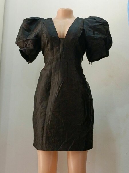 Robe Noire Chic à Manches Bouffantes