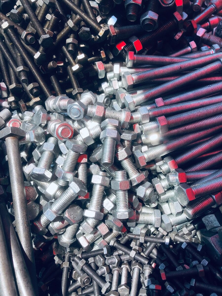 Bolt and nuts