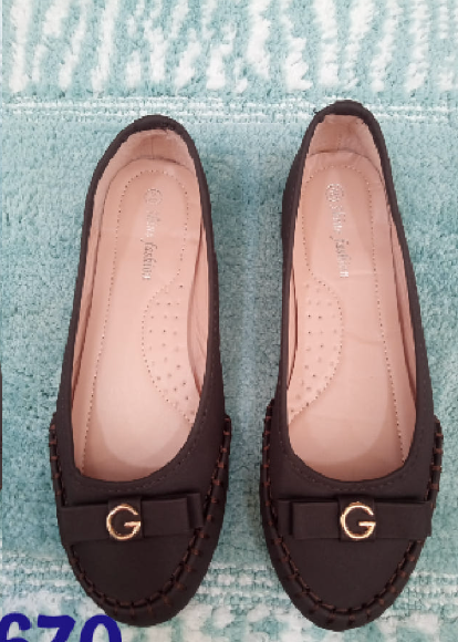 Adult's shoes 