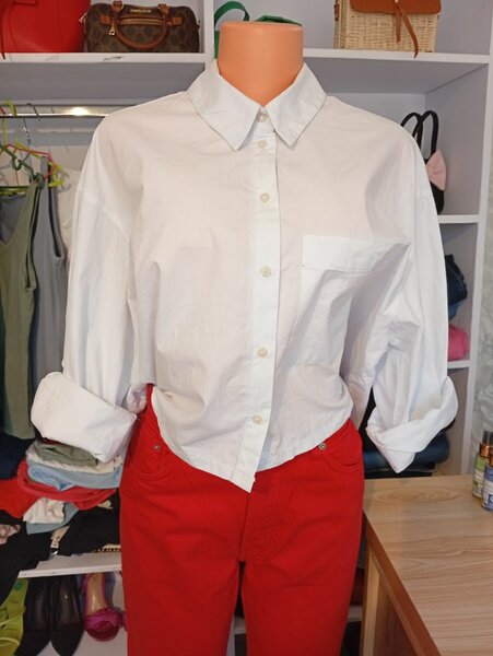 Red Zara jeans and white shirt