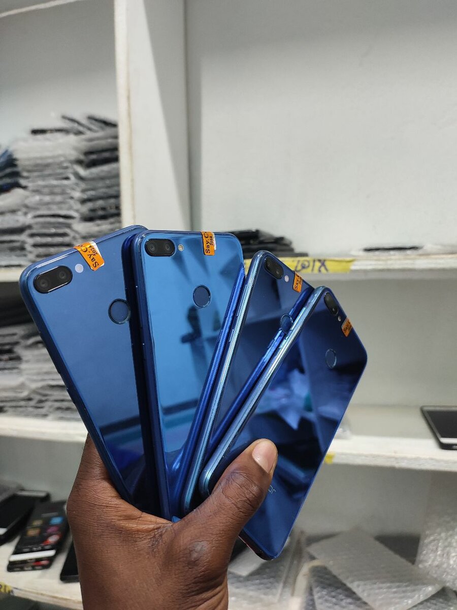 HONOR 9i