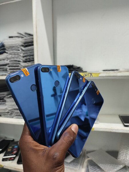 HONOR 9i