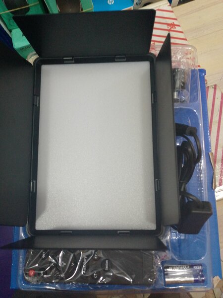 Rl~900  video light