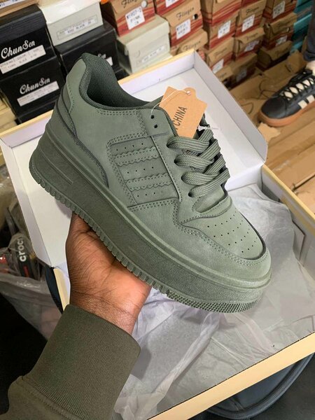 Ladies sneakers