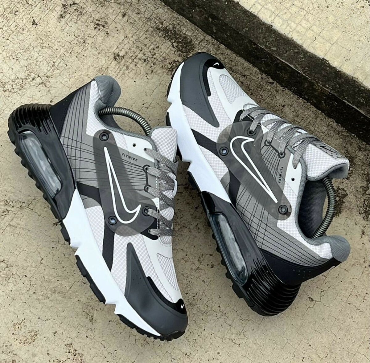 NIKE FLYWIRE