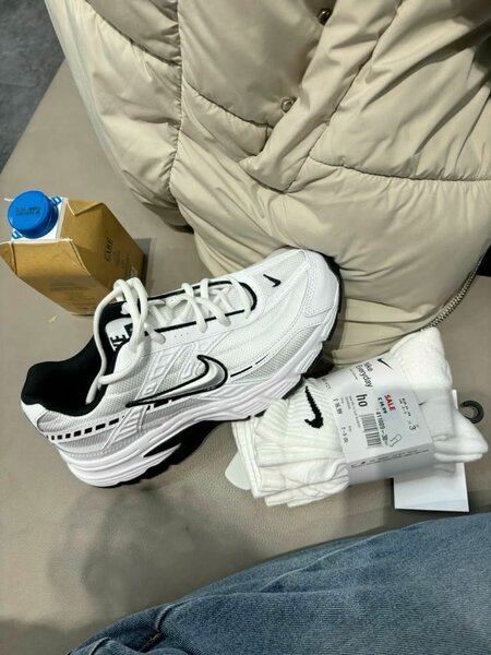 NIKE INITIATOR