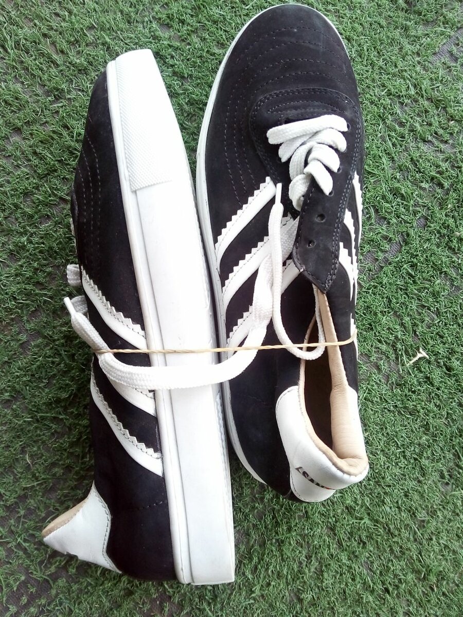 Sneaker