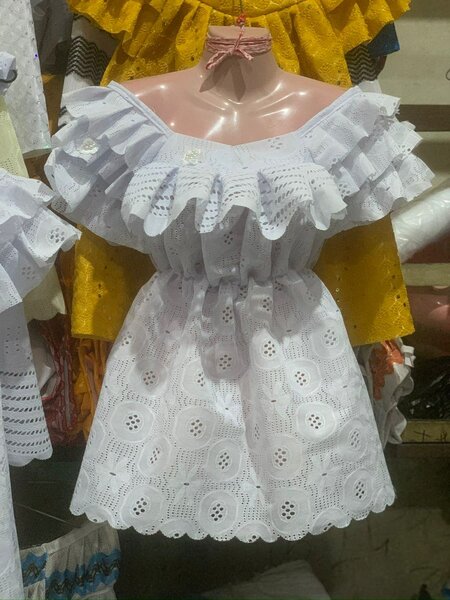 Robe dentelle court