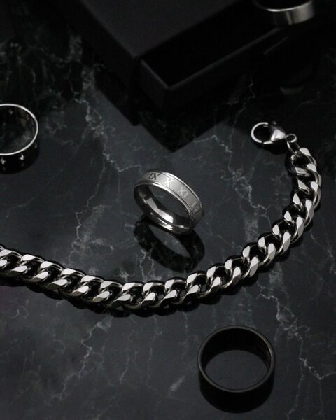 Unisex necklaces