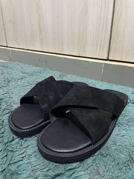 Mens slippers criss cross