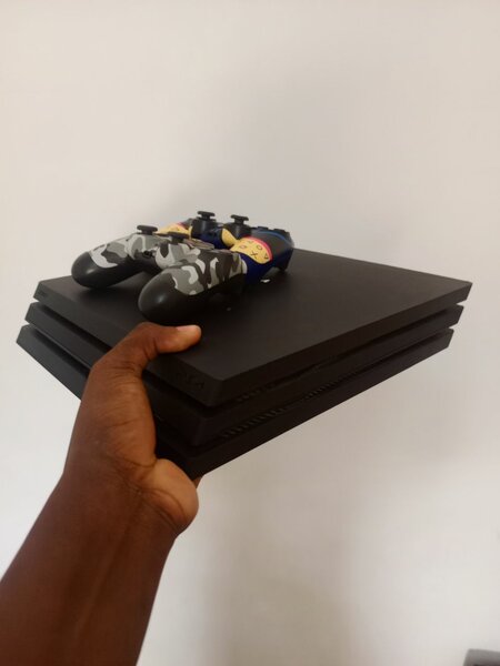 PlayStation 4 pro 1To