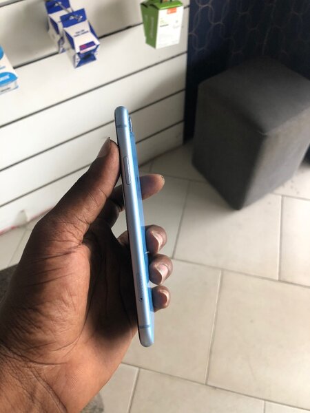 iPhone XR 64 gig